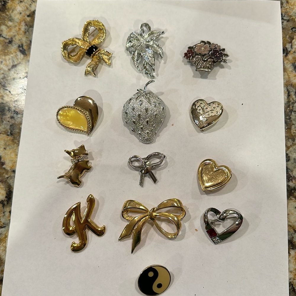 Lot of 12 fashion pins